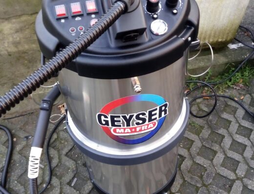 Macchina professionale per la pulizia a vapore Geyser Ma-Fra, ideale per la sanificazione e la pulizia profonda di superfici e ambienti.