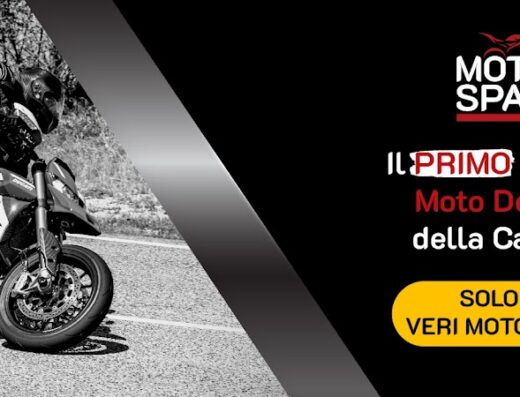 Lavaggio moto a Roma presso MotorSpace Roma: due motociclisti in sella a una moto da viaggio su strada. Servizi professionali di detailing moto per veri appassionati.