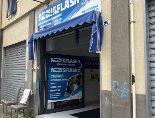 LAVAGGIO TAPPEZZERIE AUTO E PULIZIA DIVANI A DOMICILIO ACQUAFLASH 2