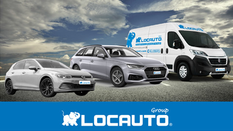 Auto Locauto: una Volkswagen Golf bianca, un'Audi A4 Avant grigia e un furgone bianco con il logo Locauto per il noleggio auto.