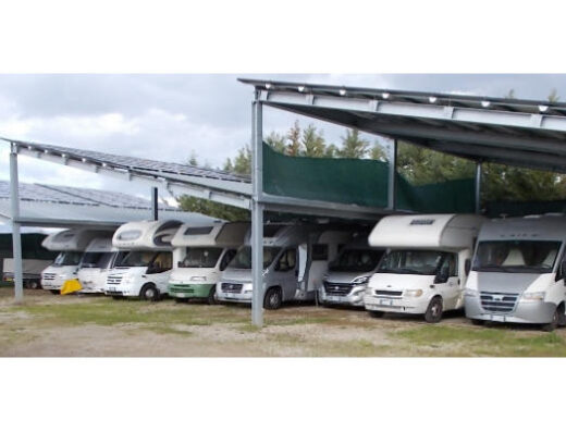 Lucci Rimessaggio Camper e Autolavaggio offre posti al coperto per il rimessaggio di camper e autocaravan, garantendo protezione e cura dei veicoli.