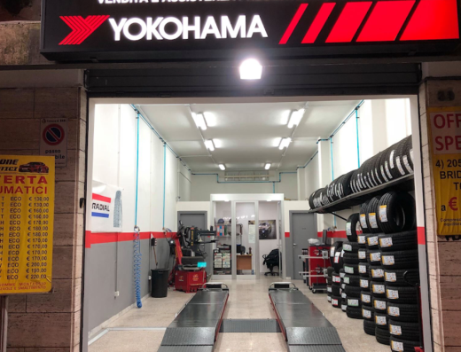 Mazzone Pneumatici di Gianni Mazzone, negozio di vendita e assistenza pneumatici Yokohama: offerte su pneumatici auto Bridgestone e altri marchi. Servizi di montaggio e riparazione.