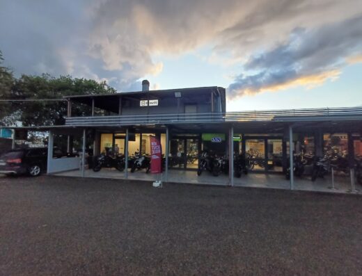 Foto della concessionaria Millemoto (ALCA srl Unipersonale) con esposizione di moto Benelli. Vendita moto, accessori e assistenza.