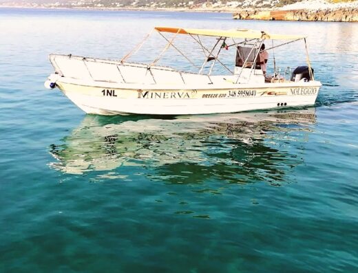 MINERVA NOLEGGIO-Escursioni e Gite in Barca a Castro