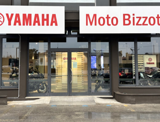 Moto Bizzotto Yamaha dealership storefront featuring Yamaha motorcycles visible through the large glass windows, showcasing a range of models and services.