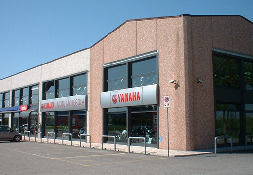 Concessionaria ufficiale Yamaha Moto Moregola Srl: esposizione di moto e accessori, vendita e assistenza per motociclisti e appassionati di viaggi su due ruote.