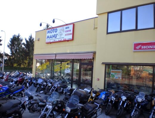 Motomanù: concessionario moto con vendita, noleggio e accessori per moto e scooter. Vasta scelta di modelli, anche Honda. Servizio di prova su strada disponibile.