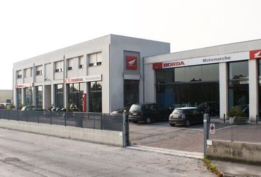 Motomarche Latini concessionaria Honda a Senigallia, vendita moto e scooter nuovi e usati, accessori e assistenza autorizzata Honda.
