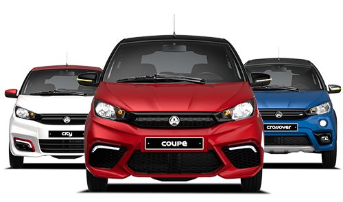 Tre auto Aixam nuove: una bianca City, una rossa Coupé e una blu Crossover, disponibili a Fucecchio per la vendita e il noleggio.