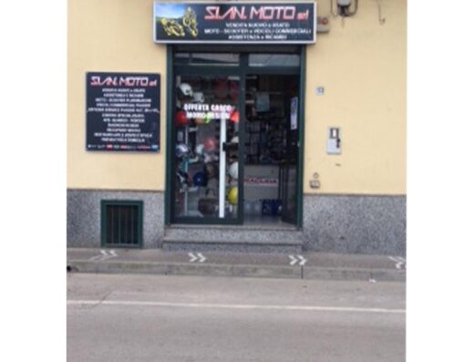 Slan Moto negozio di ricambi per moto e scooter, vendita caschi e accessori moto, officina riparazioni e assistenza.