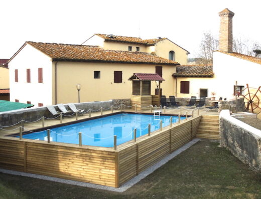 Piscina panoramica in un motorradhotel in Toscana, Italia, ideale per relax dopo un giro in moto. Prenota direttamente e risparmia!