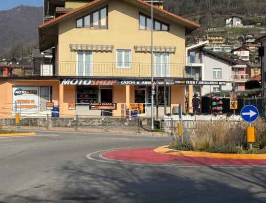 Motoshop Caschi e Abbigliamento Moto Bergamo: negozio di accessori moto con caschi, abbigliamento tecnico e offerte speciali. Servizi professionali per motociclisti e appassionati di viaggi in moto.