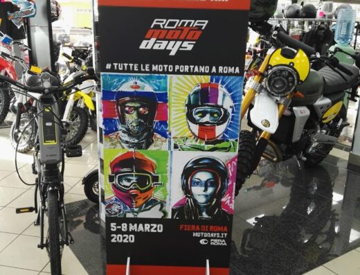 Espositore pubblicitario Roma Moto Days 2020 presso M&S Group 60 Years Srl, concessionaria moto con caschi, accessori e moto in vendita