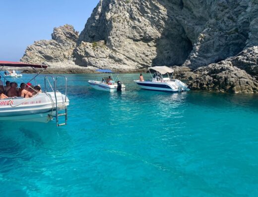 Noleggio Barche e Gommoni – Tour Snorkeling – Escursioni Shark Bay