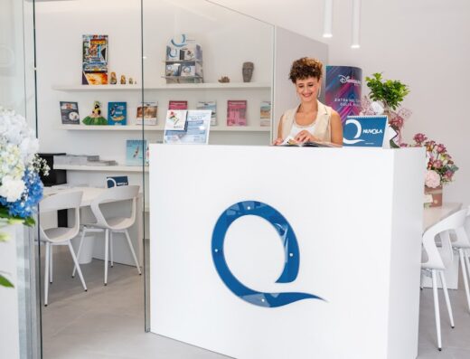 Nuvola Viaggi e Turismo srl reception area with agent assisting customers with travel plans and trip booking services.