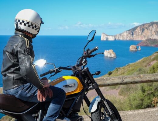 On An Island: Vacanze e Tours in Sardegna in Motocicletta