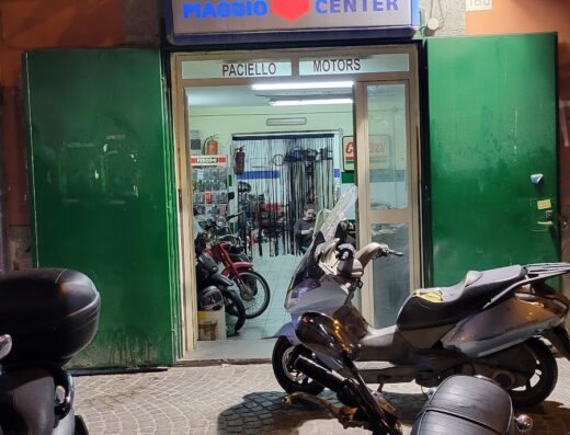 Paciello Motors Piaggio Center: esposizione di scooter e moto Piaggio, officina specializzata e vendita accessori originali a Roma.