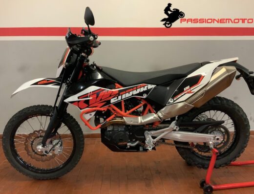 Passionemoto di Guerrini Matteo: KTM 690 Enduro R, moto da enduroadventure per viaggi e offroad, con accessori di protezione e manutenzione.
