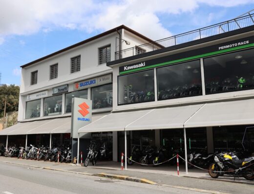Concessionaria Permoto Race con esposizione di moto Suzuki, Kawasaki e Benelli. Vendita moto nuove e usate, accessori e servizi per motociclisti.