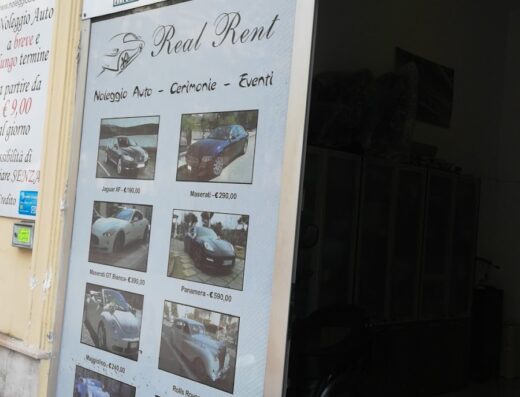 Real Rent: Noleggio auto di lusso per matrimoni ed eventi speciali. Vetrina con Jaguar, Maserati, Rolls Royce e altri modelli iconici disponibili per il noleggio auto. Scopri le nostre offerte esclusive!