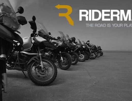 RiderMap logo e fila di moto BMW GS per viaggi organizzati in moto, accessori moto e servizi per motociclisti