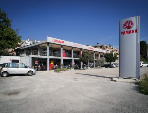 Santori Moto Srl concessionaria Yamaha: esposizione e vendita di moto nuove e usate, accessori, ricambi e assistenza autorizzata.