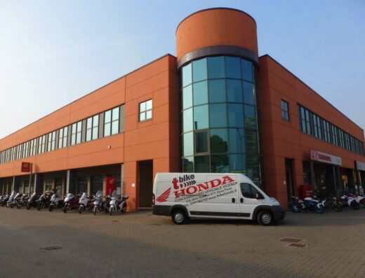 Tbike, concessionaria ufficiale Moto Honda a Vicenza: esposizione di moto e scooter Honda, furgone per assistenza e vendita ricambi e accessori originali Honda.