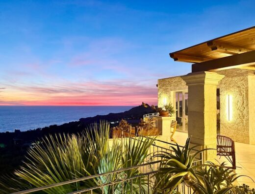 Terrazze Chiaramontane B&B Hotel in Sicilia, Agrigento: Vista mare mozzafiato al tramonto sulla Valle dei Templi. Location Gattopardo ideale per viaggi.