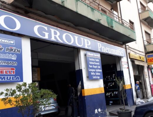 Tiano Luciano Group Pneumatici: officina specializzata in pneumatici per moto e auto. Ampia scelta di marche come Michelin, Kleber, Riken, BF Goodrich, Kormoran e Pirelli Formula. Servizi di consulenza, assistenza, convergenza, rettifica e vendita cerchi in lega.