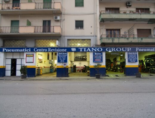 TIANOGROUP SRL Driver Center Pirelli a Cosenza: officina pneumatici, centro revisioni auto e moto, vendita accessori e ricambi.