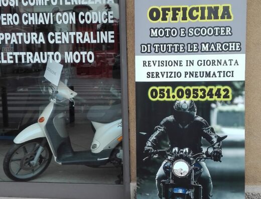 Top Moto Officina: riparazione moto e scooter di tutte le marche a Bologna. Revisioni in giornata, servizio pneumatici e diagnosi computerizzata. Officina specializzata per la riparazione di moto e scooter, con servizio di duplicazione chiavi con codice e ripparazione centraline.