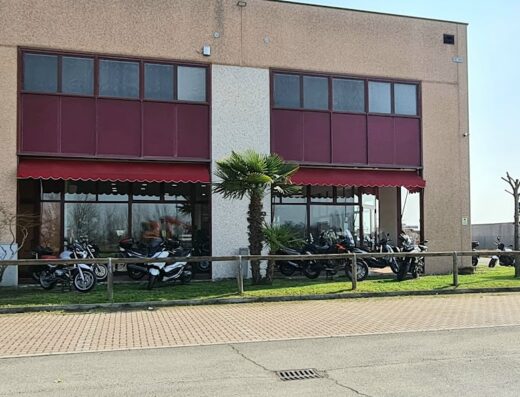Top Motor di Marchesi Enrico, concessionario moto a Modena. Esposizione di moto nuove e usate presso la concessionaria.
