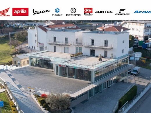 Torrieri Moto Guardiagrele: vista esterna della concessionaria di moto, rivenditore autorizzato Moto Guzzi, Honda, Aprilia, Vespa, Piaggio, CFMOTO, Beta, Zontes, Focus, Atala e Whistle.