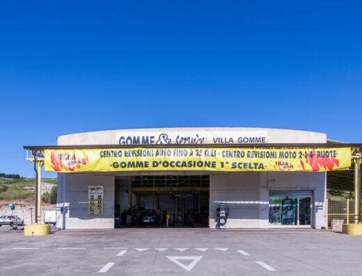 Villa Gomme: centro specializzato in pneumatici e servizi per moto e auto. Revisioni, gomme d'occasione di prima scelta e molto altro.