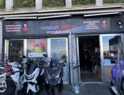 Negozio Voglia Di Moto di D'Apice Marco a C. Sas, rivenditore di moto e scooter nuovi e usati, offre riparazioni, assistenza e cambio pneumatici. Vendita, finanziamenti e polizze assicurative.