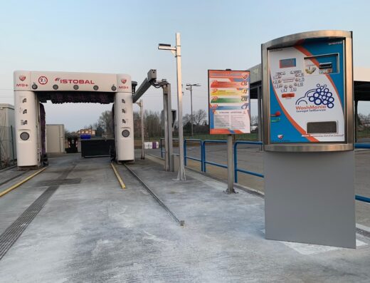 Washmania di Muzzi Renzo, a self-service car wash with wash token machine, featuring Istobal car wash equipment and price list for various car wash services.