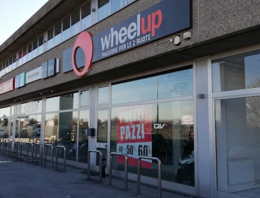 Foto del negozio Wheelup, rivenditore di accessori e abbigliamento per moto. In vetrina promozioni su ricambi e caschi moto. Marketplace per motociclisti e appassionati di viaggi in moto.