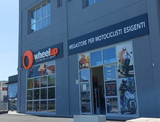 Wheelup, megastore per motociclisti esigenti: negozio di accessori e abbigliamento moto, ricambi e servizi per la tua passione su due ruote.