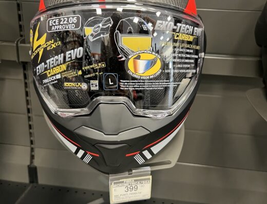 Casco da moto Scorpion EXO-TECH EVO Carbon in fibra, con visiera colorata inclusa, omologato ECE 22.06, disponibile su Wheelup a 399 euro