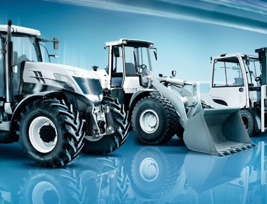 Yokohama TWS: Immagine di un trattore agricolo, una pala caricatrice, un carrello elevatore e una moto sportiva bianca, che mostra la diversità dei veicoli.