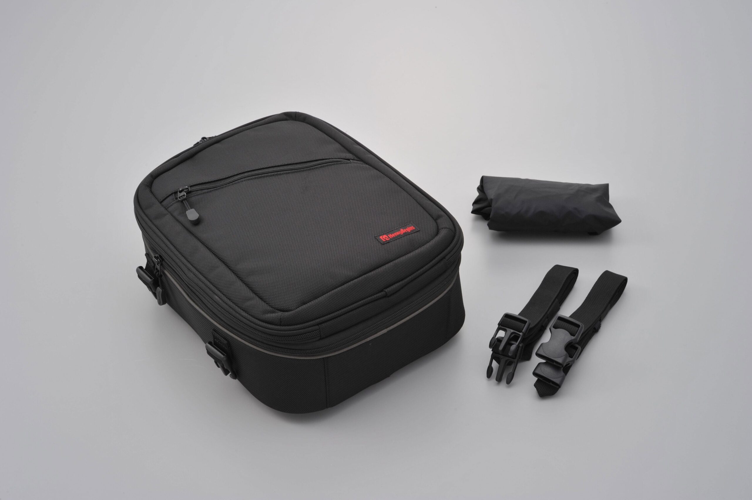 Borsa da sella "HENLYBEGINS" DH-712, 9-14 lt - Nero Daytona - Qualità 1 Borsa da sella "HENLYBEGINS" DH-712, 9-14 lt - Nero Daytona - Qualità