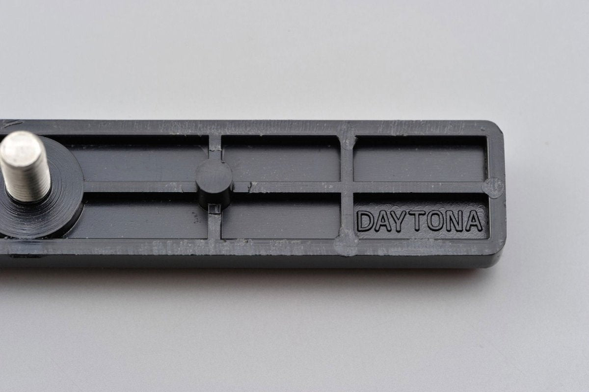 Catarifrangente sottile 100X13, fissaggio a vite Daytona - Qualità Pro 3 Catarifrangente sottile 100X13, fissaggio a vite Daytona - Qualità Pro - immagine 3
