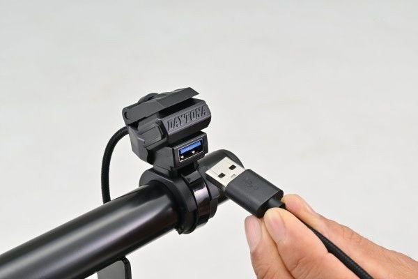 Daytona Alimentatore USB-A QC3.0 per Manubrio Moto - QuickCharge, Omol 4 Daytona Alimentatore USB-A QC3.0 per Manubrio Moto - QuickCharge, Omol - immagine 4