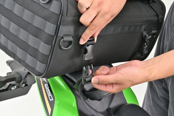 Daytona HenlyBegins Zaino a Bisaccia 20L Nero DH-768 - 2-Way Poliester 5 Daytona HenlyBegins Zaino a Bisaccia 20L Nero DH-768 - 2-Way Poliester - immagine 5