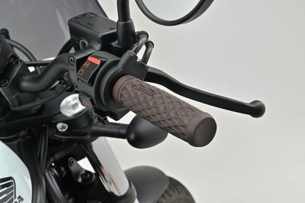 Daytona Manopole GGDI-GRID FOR1 - 127 mm, Finale Chiuso - Nero, Marron 1 Daytona Manopole GGDI-GRID FOR1 - 127 mm, Finale Chiuso - Nero, Marron