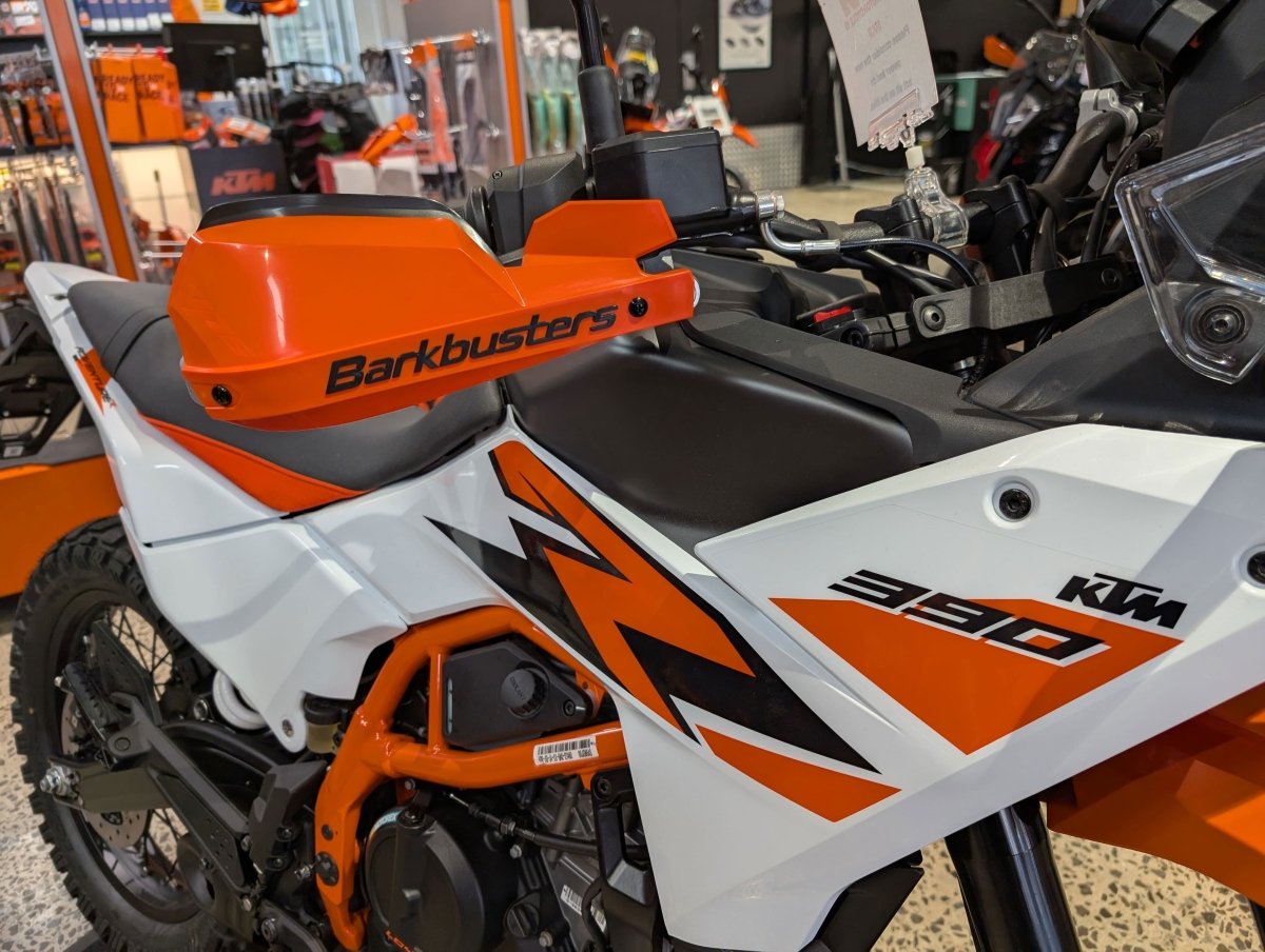 Kit montaggio paramani - due punti di fissaggio - KTM 390 ADVENTURE R 4 Kit montaggio paramani - due punti di fissaggio - KTM 390 ADVENTURE R - immagine 4