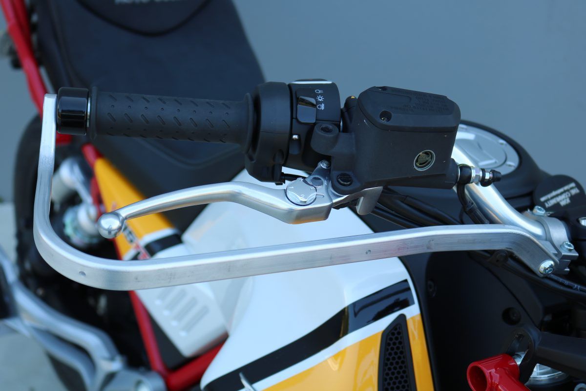 Kit montaggio paramani - due punti di fissaggio - MOTO GUZZI V 85 TT ( 2 Kit montaggio paramani - due punti di fissaggio - MOTO GUZZI V 85 TT ( - immagine 2