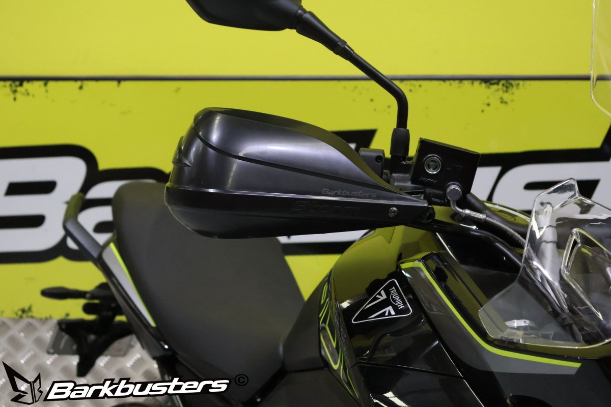 Kit montaggio paramani NERO - un punto di fissaggio - TRIUMPH Tiger Sp 3 Kit montaggio paramani NERO - un punto di fissaggio - TRIUMPH Tiger Sp - immagine 3