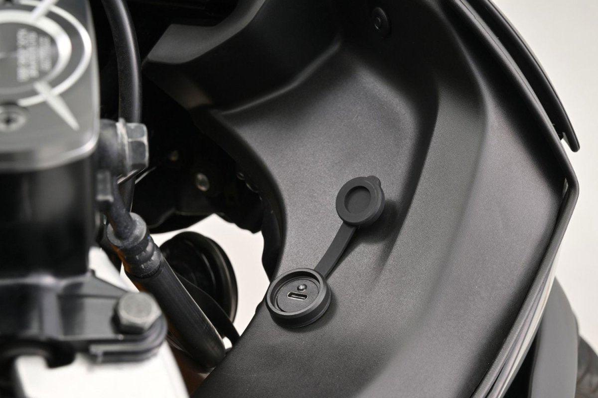 Kit presa USB-C montaggio a carena, omologazione CE Daytona - Qualità 4 Kit presa USB-C montaggio a carena, omologazione CE Daytona - Qualità - immagine 4