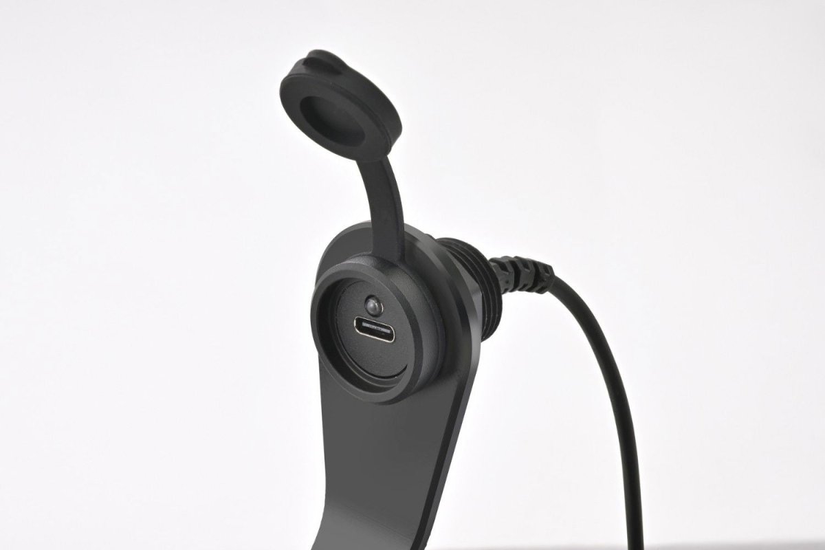 Kit presa USB-C montaggio a carena, omologazione CE Daytona - Qualità 7 Kit presa USB-C montaggio a carena, omologazione CE Daytona - Qualità - immagine 7